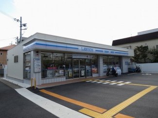 ローソン山科一本道店まで32m