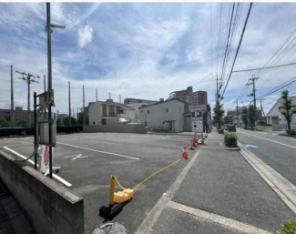 南西向き　現状渡し　整形地　更地【駐車場　使用契約なし】　建