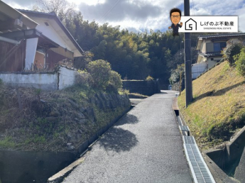 前面道路です