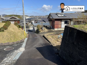 前面道路です