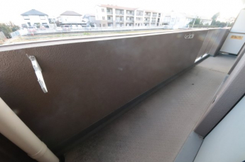 開放的で明るい空間を演出してくれるバルコニーです