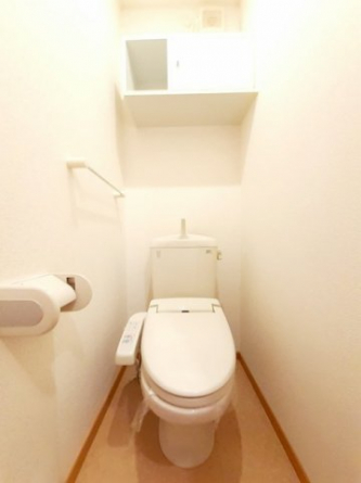 コンパクトで使いやすいトイレです