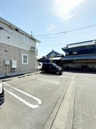 車をお持ちの方に嬉しい駐車場付きの物件です