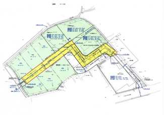 真ん中の黄色い部分が道路です　位置指定道路には上下水道　雨水の雑排水の溝が入ります