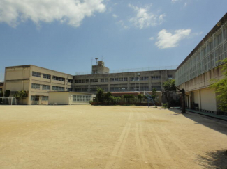 阪南市立上荘小学校まで529m