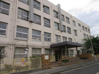 大阪市立諏訪小学校まで715m