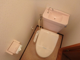 コンパクトで使いやすいトイレです