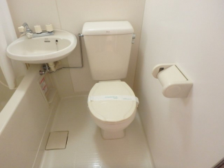 ゆったりとした空間のトイレです