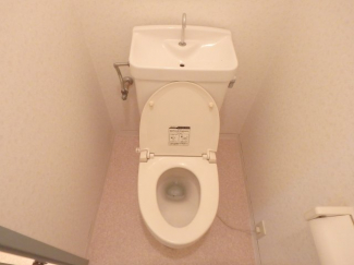 コンパクトで使いやすいトイレです