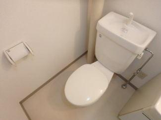 コンパクトで使いやすいトイレです