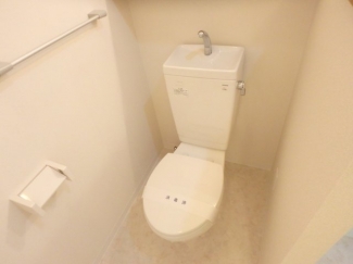 清潔感のあるトイレです