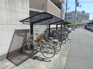 屋根付き駐輪スペースです