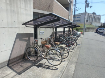 屋根付き駐輪スペースです