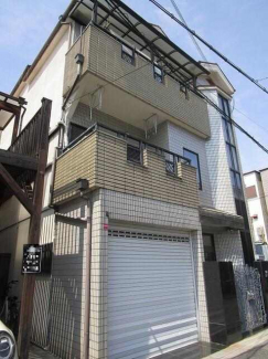 建物は１６０．１５㎡もある広々としたガレージ付き６ＬＤＫです