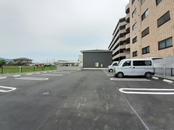 【駐車場】