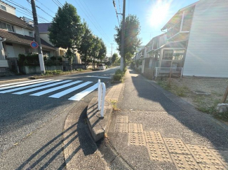 【前面道路含む現地写真】