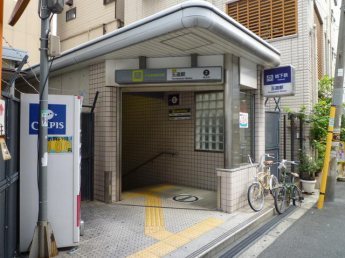 エントランス前駅出入り口