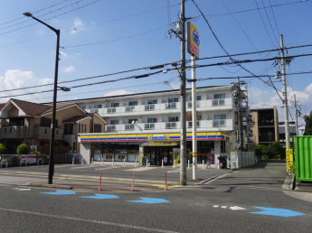 ミニストップ芥川町３丁目店まで136m