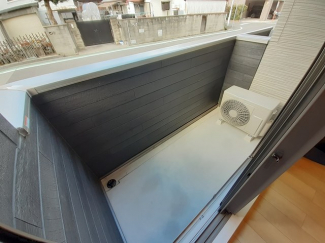 落ち着いた時間を過ごせるバルコニーです