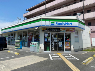 ファミリーマート八尾木北六丁目店まで162m