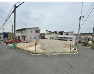 南東角地　更地　整形地　建築条件なし売り土地