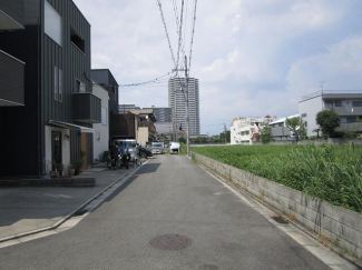 前面道路は車の往来がほとんど無く、小さいお子様がおられるご家