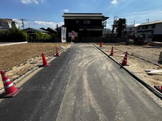 前面道路（西からの撮影）