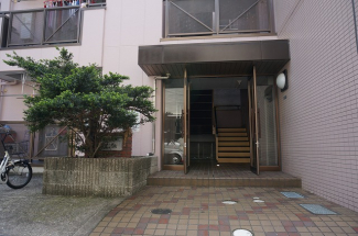 毎日通るエントランスはこのようになっています