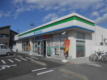 ファミリーマート川瀬馬場町店様まで1350m