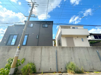 しっかりとした基礎の上に建った戸建ては重厚感、そしてセキュリティにも優れています。