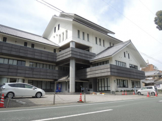 八幡浜市立市民図書館まで5m