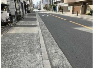 建築条件なし売り土地　古家あり　西向き　前面道路幅１１ｍ　公