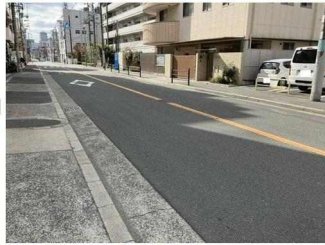 建築条件なし売り土地　古家あり　西向き　前面道路幅１１ｍ　公