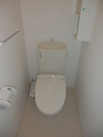 落ち着いた色調のトイレです