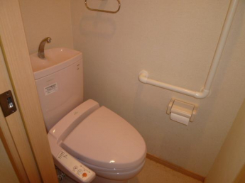 コンパクトで使いやすいトイレです