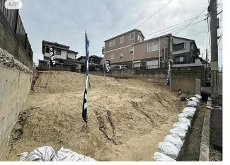 更地　建築条件なし売り土地　前面道路幅６ｍ