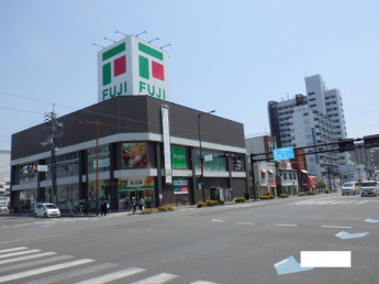 フジ本町店まで384m