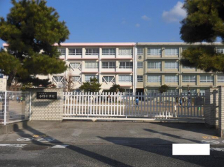 松山市立小野小学校まで667m