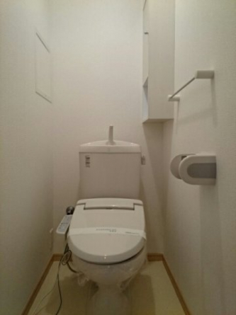 コンパクトで使いやすいトイレです