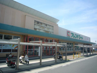 フレンドマート高槻川添店まで1124m