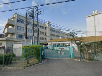 高槻市立日吉台小学校まで666m