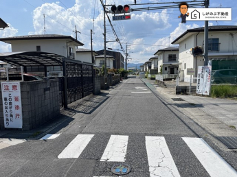 前面道路です