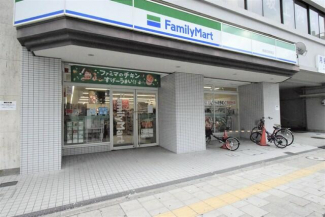 ファミリーマート南森町駅南店まで177m