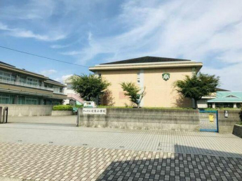 松山市立双葉小学校まで433m