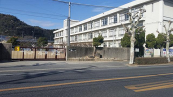 姫路市立八幡小学校まで2117m