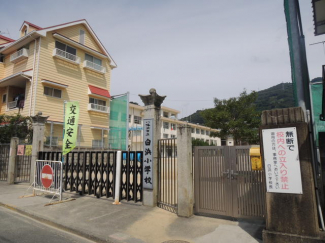 八幡浜市立白浜小学校まで156m