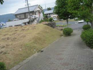 三重県名張市百合が丘東４番町の売地の画像