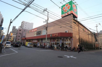 ライフ　大国町店まで180m