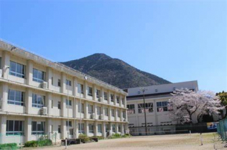 大洲市立肱東中学校まで599m