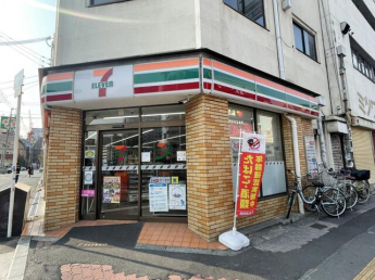 セブンイレブン大阪大国町駅北店まで198m